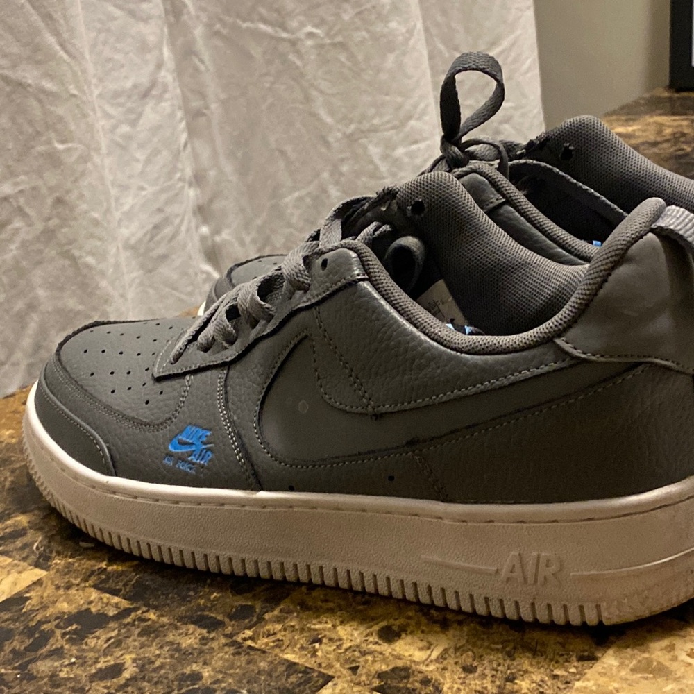 Nike Air Force 1 LV8 Utility Particle Grey Shoes CV3039-001, reflective shoosh.
